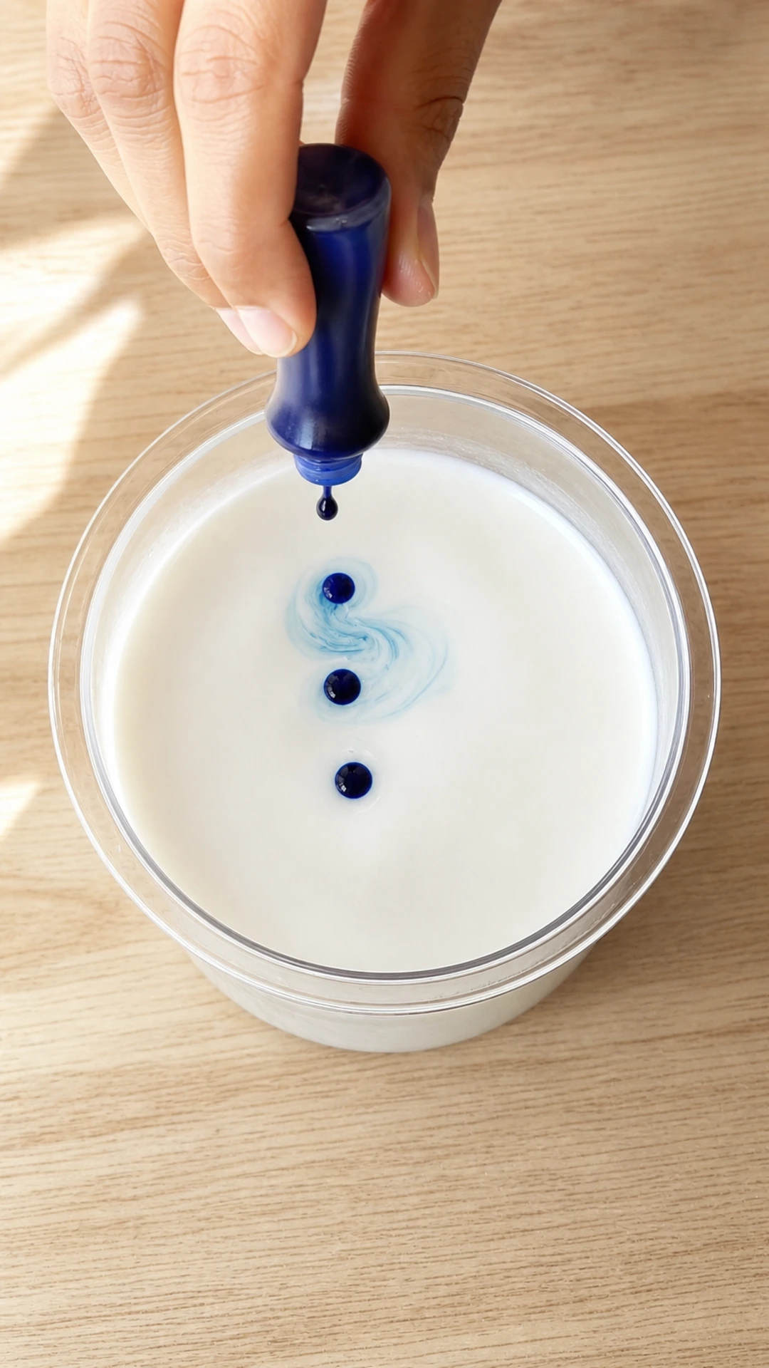 Step photo: blue food color polished