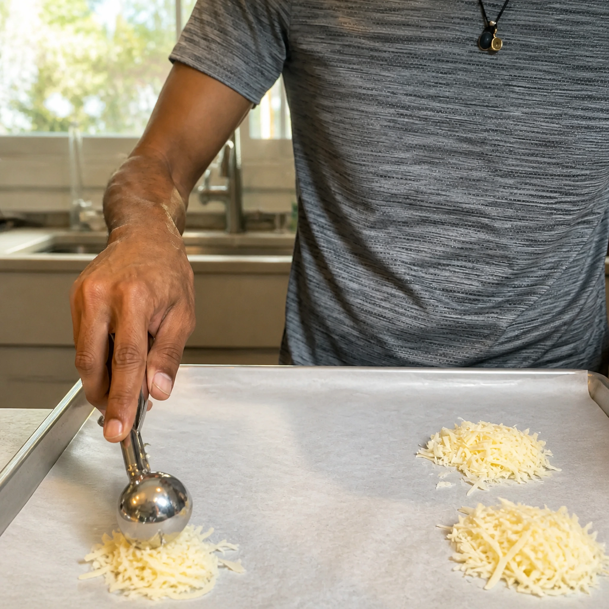 Step photo: form cheese lids polished