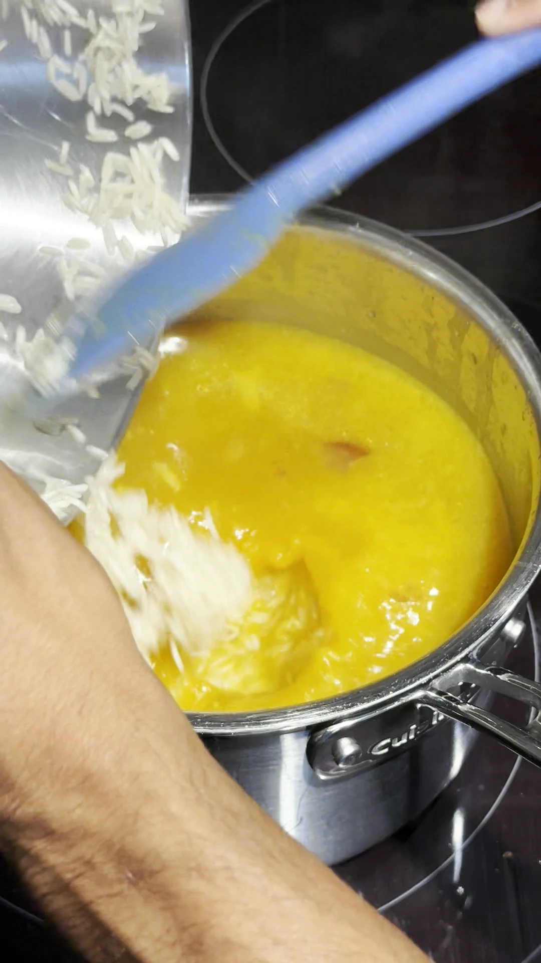 Step photo: add rinsed rice