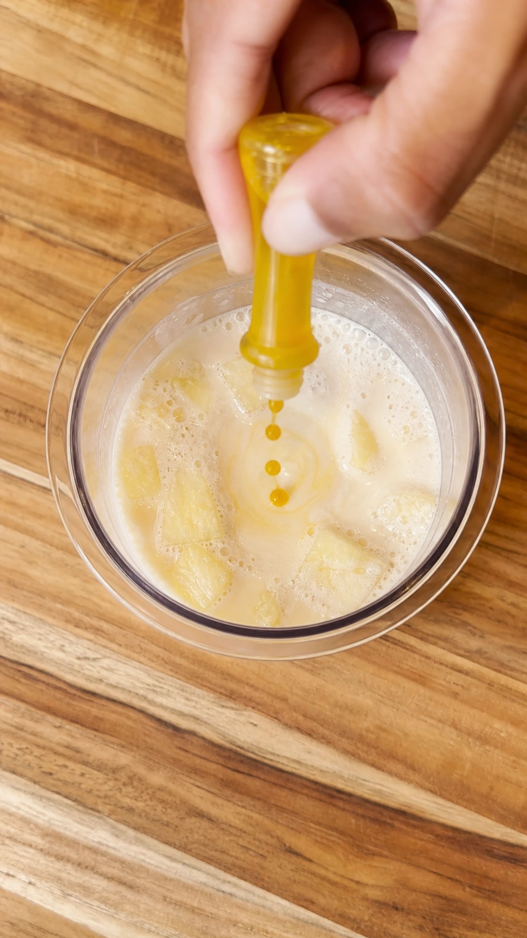 Step photo: yellow food color polished