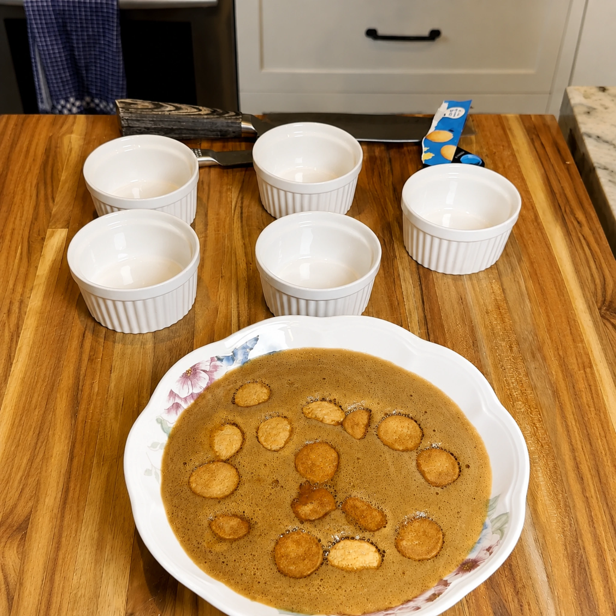 Step photo: dip vanilla wafers polished