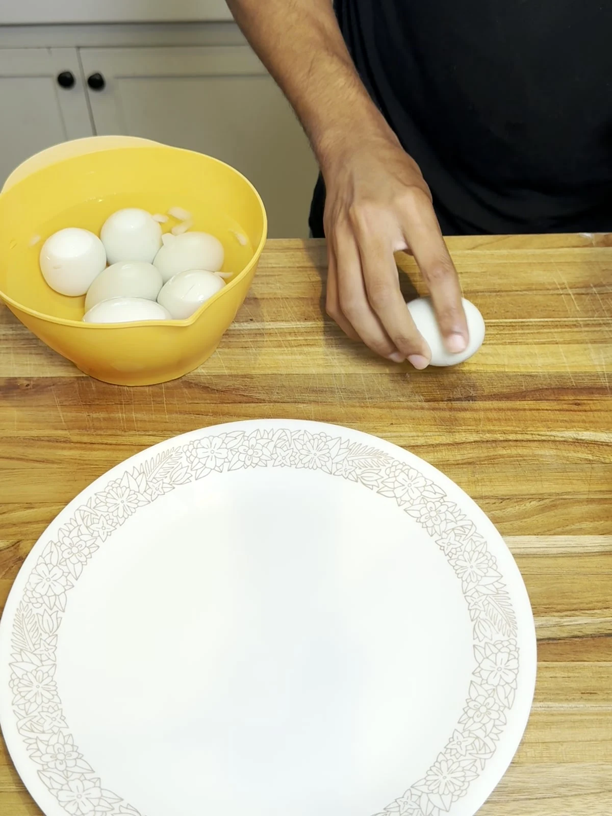 Step photo: peel eggs