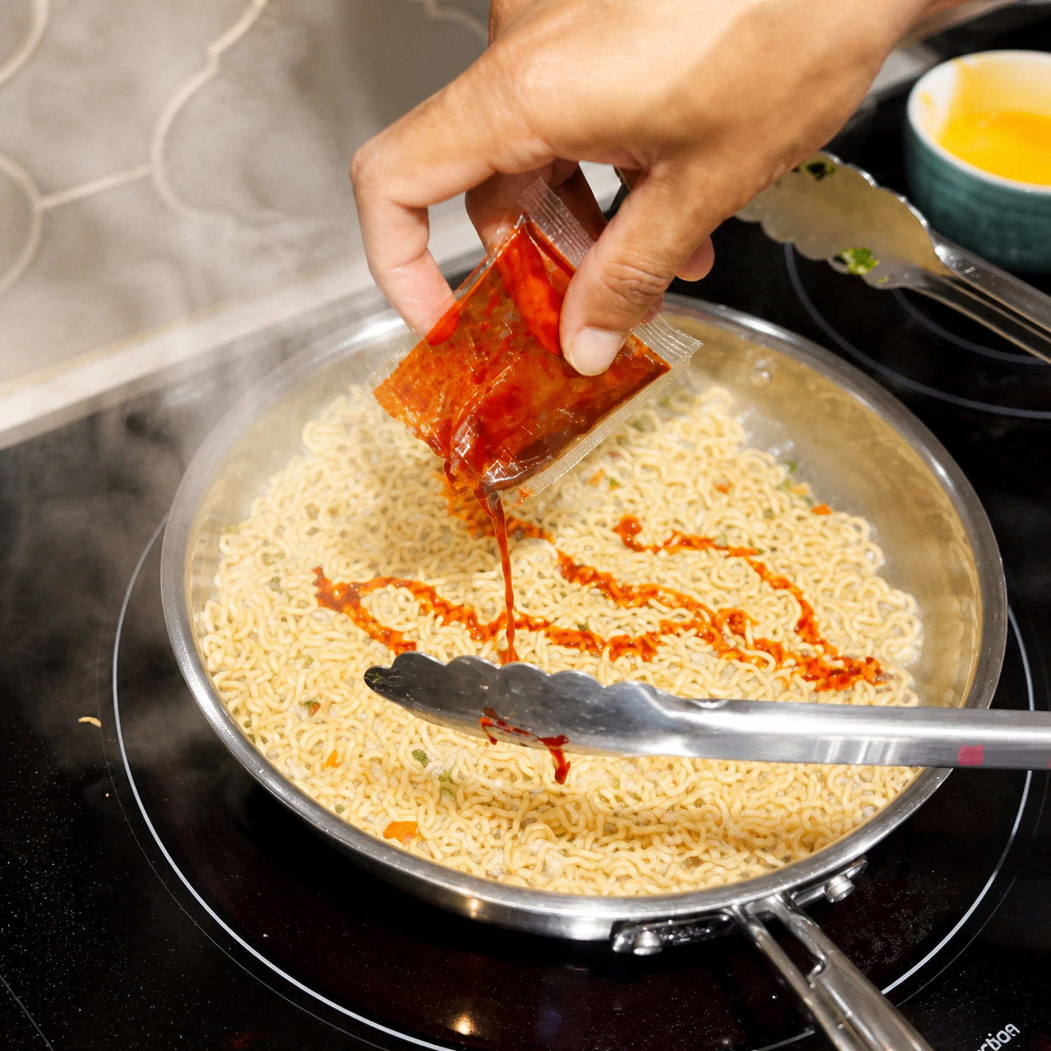 Step photo: included spicy sauce polished