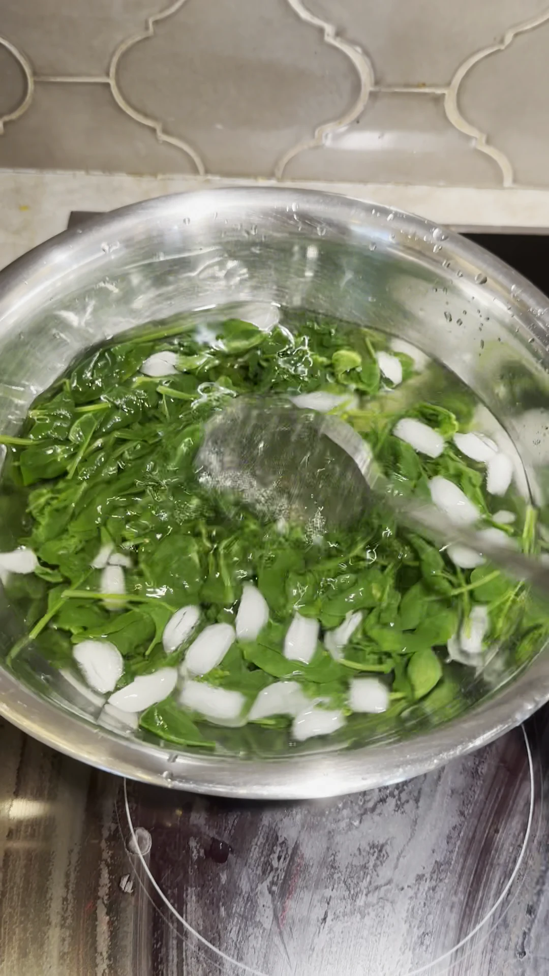 Step photo: ice bath spinach