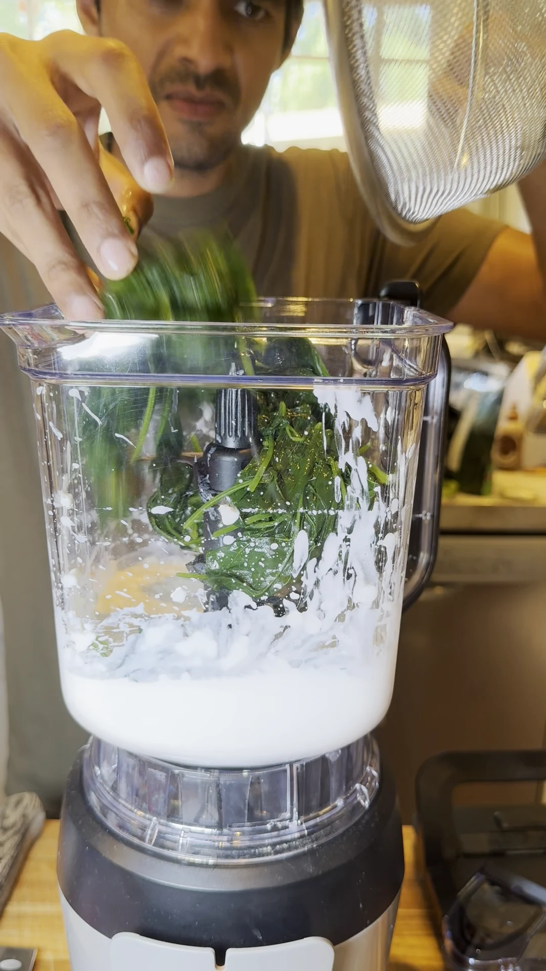 Step photo: add spinach to blender